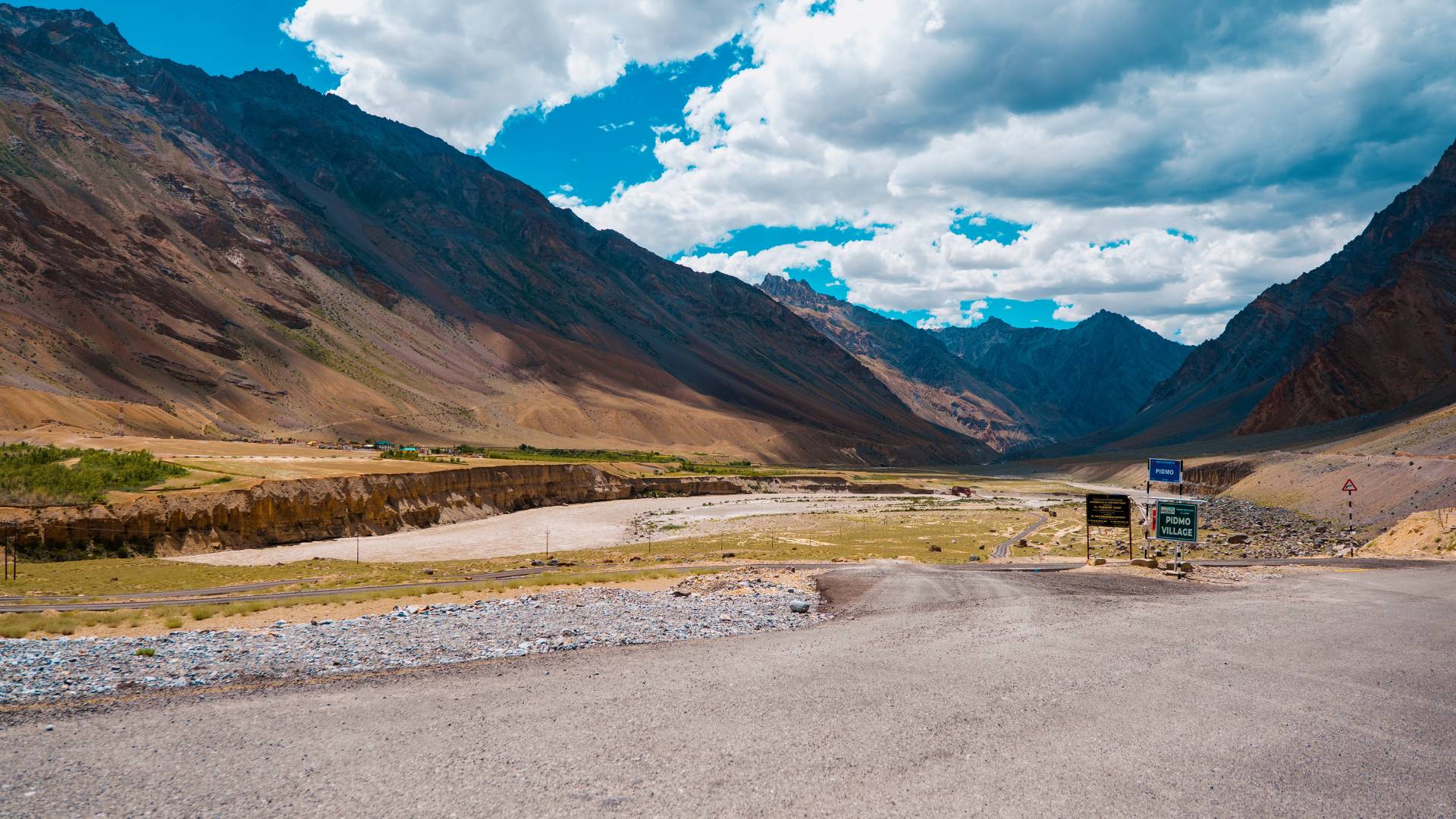 Hike to Hanamur Village